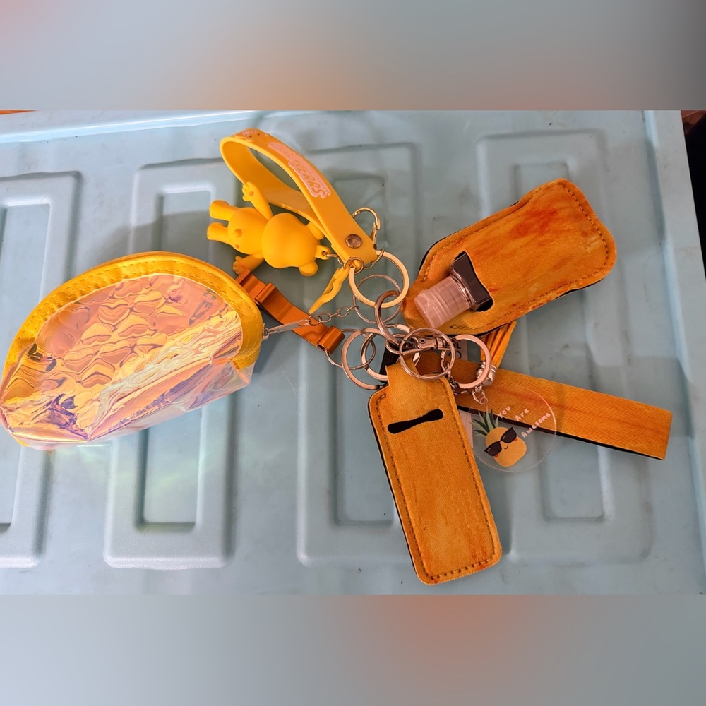 Yellow Key &‎ Card Holder Set